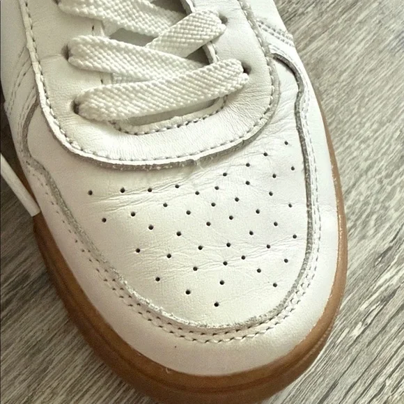 Vionic White Leather Women's Sneakers with Gum Sole VIONIC
Kimmie Court - Picture 7 of 10